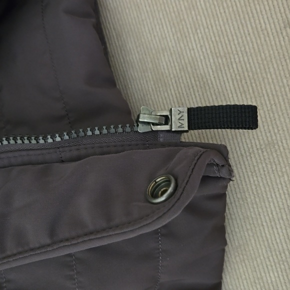 Down feather coat with detachable hood - Picture 5 of 9